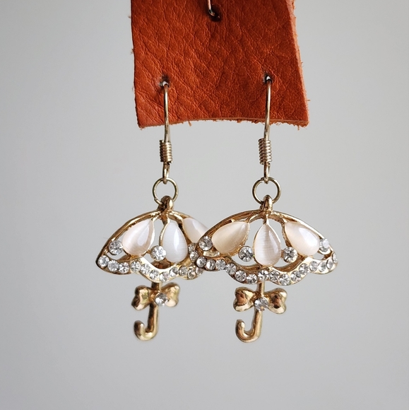 Elegant Umbrella Dangling Earrings - Picture 4 of 4